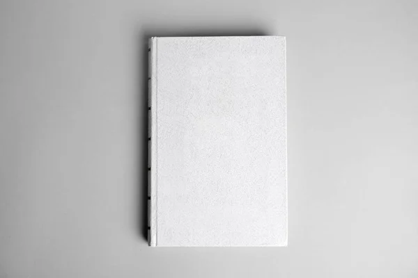 Hardcover book on light grey background, top view. Space for des — Stock Photo, Image