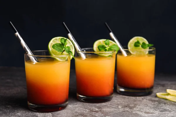 Frische Tequila Sonnenaufgangscocktails Auf Grauem Tisch — Stockfoto