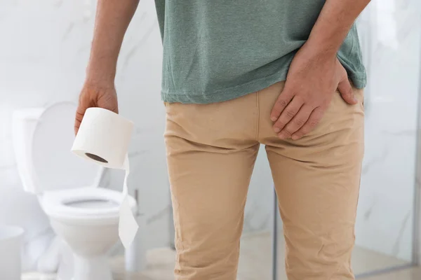 Man Toilet Paper Suffering Hemorrhoid Rest Room Closeup — 图库照片