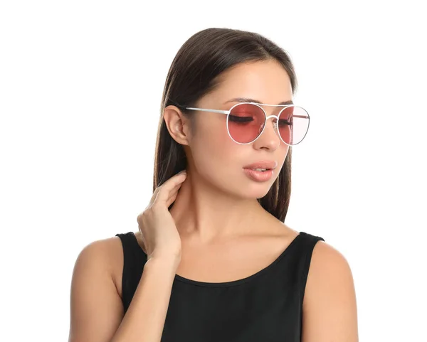 Mulher Bonita Usando Óculos Sol Fundo Branco — Fotografia de Stock