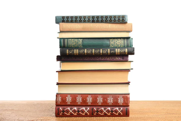 Stapel Oude Vintage Boeken Houten Tafel Tegen Witte Achtergrond — Stockfoto