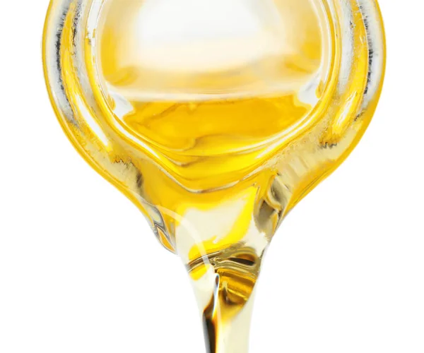 Verter el aceite de cocina de la jarra aislada en blanco — Foto de Stock