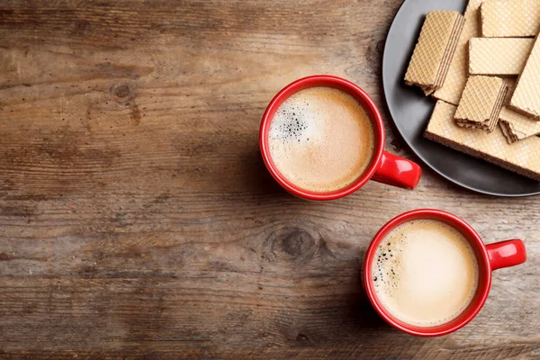 Desayuno Con Deliciosas Obleas Café Sobre Mesa Madera Tendido Plano —  Fotos de Stock