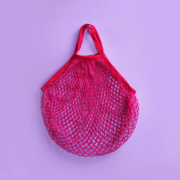 Empty net bag on lilac background, top view — Stock Photo, Image