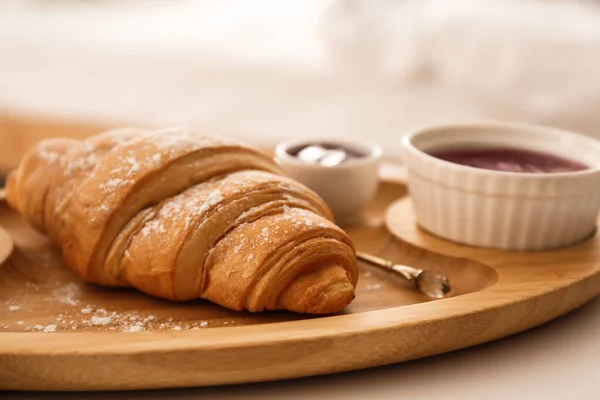 Leckeres Croissant Und Marmelade Auf Dem Tisch Leckeres Morgenessen — Stockfoto