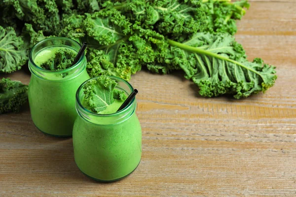 Tasty Fresh Kale Smoothie Wooden Table — 스톡 사진