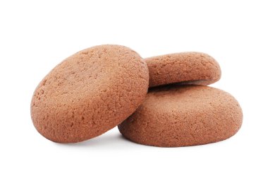 Beyaz arka planda ev yapımı çikolatalı kurabiyeler.