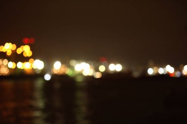 Gece iskele görüşü bulanık. Bokeh etkisi