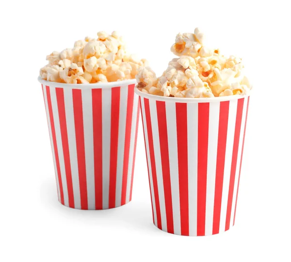 Eimer mit leckerem Popcorn isoliert auf weiß — Stockfoto
