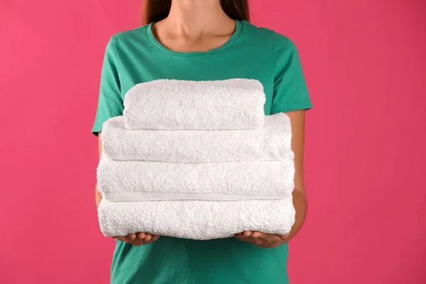 Woman Holding Fresh Towels Pink Background Closeup — Stock Photo, Image