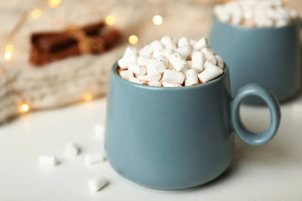 Deliciosa Bebida Cacao Con Malvaviscos Mesa Blanca — Foto de Stock