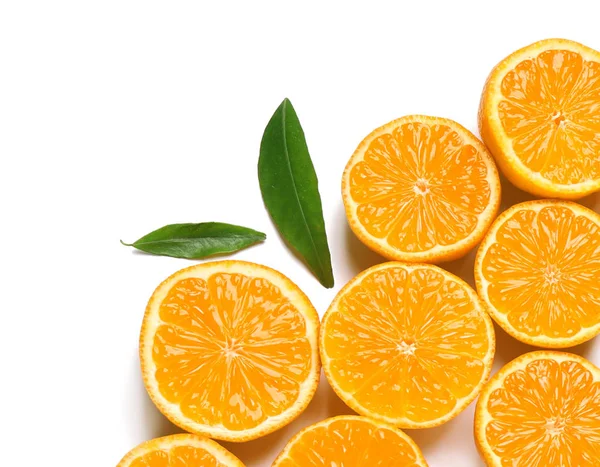 Složení Půlkou Čerstvých Zralých Mandarinek Listy Bílém Pozadí Horní Pohled — Stock fotografie
