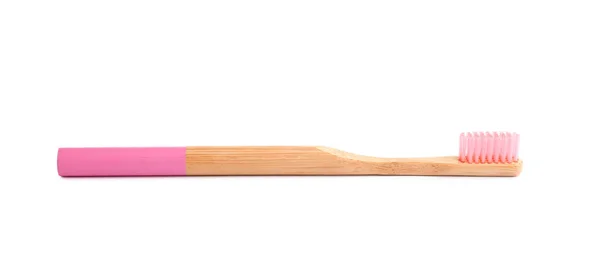 Бамбукова зубна щітка з рожевою щетиною ізольована на білому — стокове фото