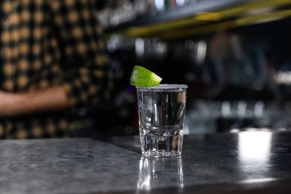 Mexikanska Tequila Skott Med Lime Skiva Bardisken — Stockfoto