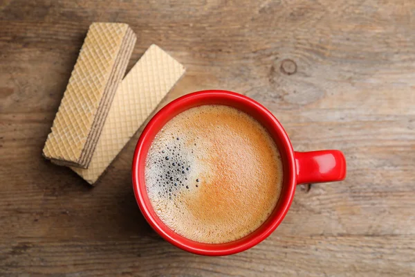 Heerlijke Wafels Kopje Koffie Voor Het Ontbijt Houten Tafel Plat — Stockfoto