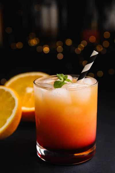 Cocktail Fresco Alcolico Tequila Sunrise Sul Tavolo Grigio — Foto Stock