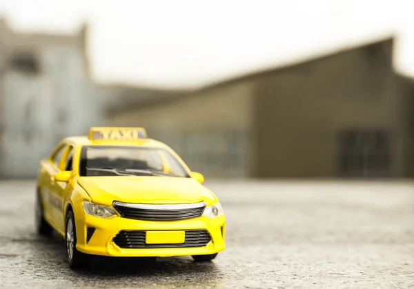 Şehir Caddesinde Sarı Taksi Modeli — Stok fotoğraf