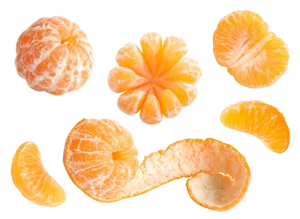 Oloupané čerstvé šťavnaté mandarinky, izolované na bílém — Stock fotografie