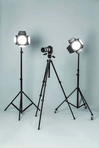 Professional Video Camera Lighting Equipment Grey Background — Stock Photo, Image