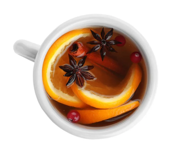 Aromatischer Glühwein isoliert auf weißem Untergrund, Draufsicht — Stockfoto