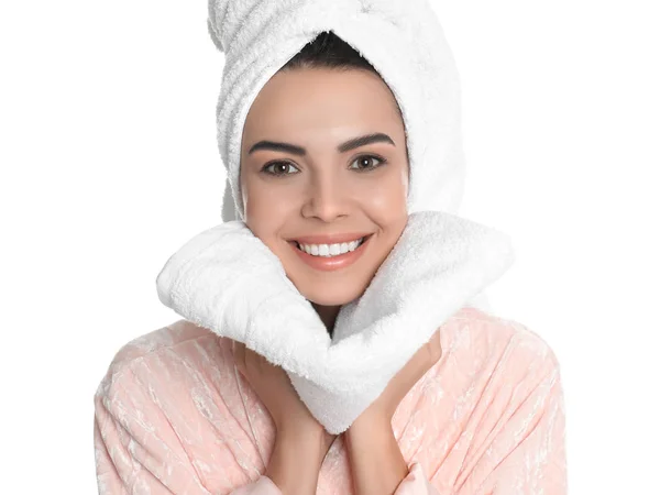 Jonge Vrouw Vegen Gezicht Met Handdoek Witte Achtergrond — Stockfoto