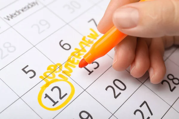 Woman Marking Date Job Interview Calendar Closeup — Stock Photo, Image