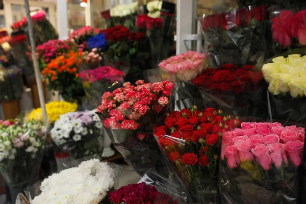 Sortiment Schöner Blumen Auf Dem Großmarkt — Stockfoto