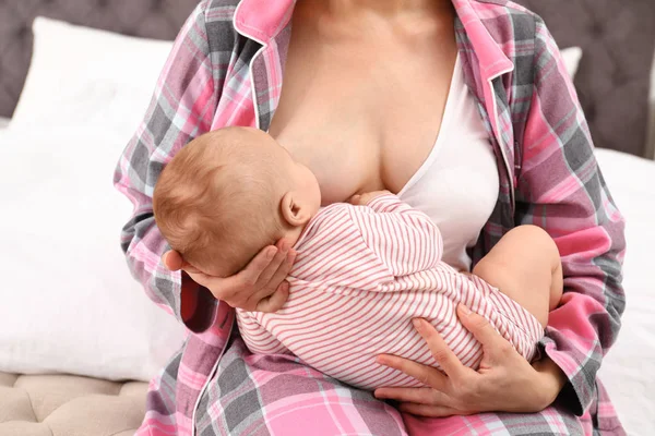 Young Woman Breastfeeding Her Little Baby Home — Stock Photo, Image