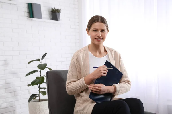 Professional psychotherapist with clipboard in modern office — 스톡 사진