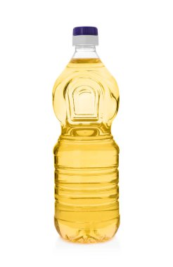 Beyaza izole edilmiş plastik şişede pişirme yağı.