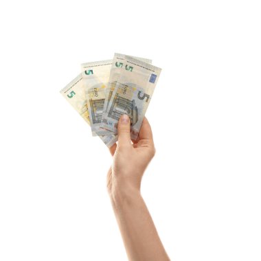 Beyaz arka planda parası olan kadın, yakın plan.