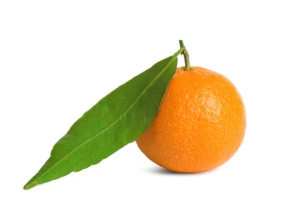 新鲜成熟多汁的橘子，在白色上被分离出来 — 图库照片