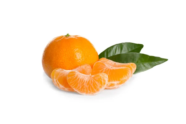 Fresh ripe juicy tangerines isolated on white — Stock Photo, Image