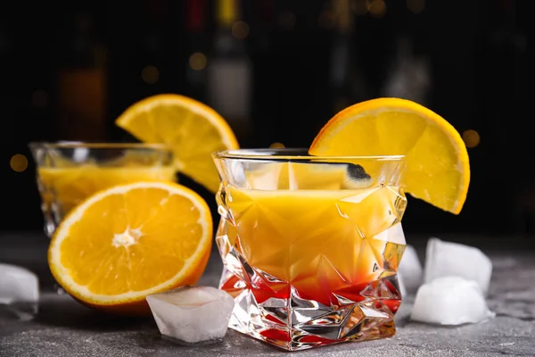 Φρέσκος Αλκοολικός Tequila Sunrise Cocktail Γκρι Τραπέζι — Φωτογραφία Αρχείου