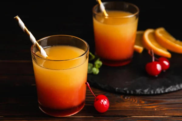 Frischer Tequila Sonnenaufgangscocktail Auf Holztisch — Stockfoto