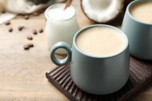 Köstlicher Kaffee Mit Bio Kokosöl Auf Holztisch — Stockfoto