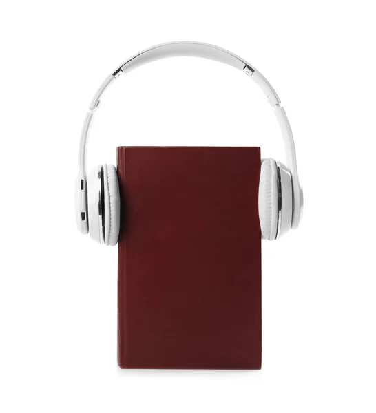 Libro y auriculares modernos aislados en blanco — Foto de Stock