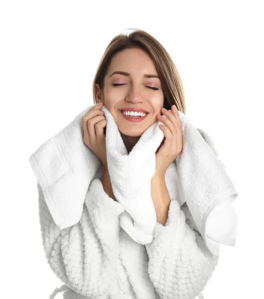 Młoda Kobieta Wycierająca Twarz Ręcznikiem Białym Tle — Zdjęcie stockowe