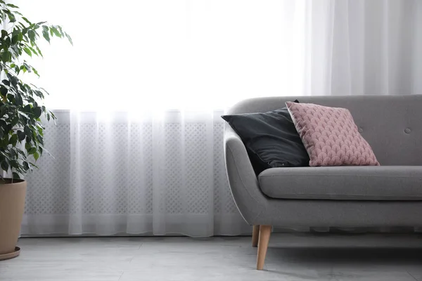 Mjuka Kuddar Modern Soffa Vardagsrummet — Stockfoto