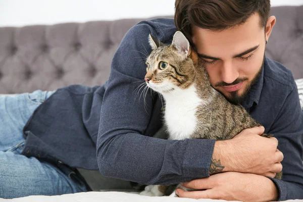 Happy Man Cat Bed Home Friendly Pet — Stock Photo, Image