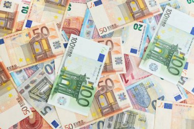 Arka plan olarak Euro banknotları, üst görünüm. Para ve finans