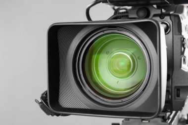 Profesyonel video kamera, lenslerin yakın çekim görüntüsü