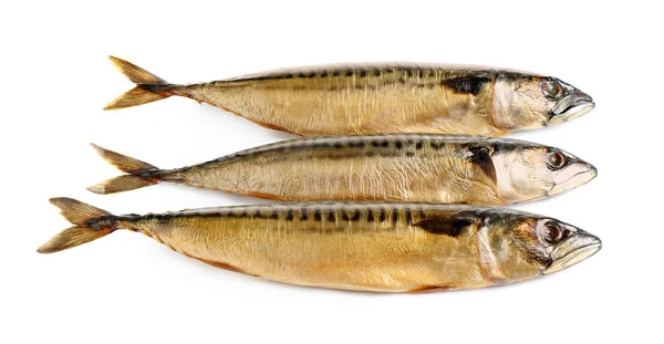 Sabroso pescado de caballa ahumado aislado en blanco, vista superior — Foto de Stock