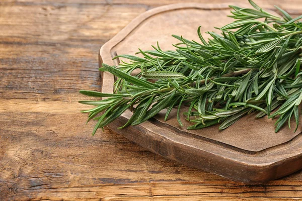 Bunch Fresh Rosemary Wooden Table Closeup — 스톡 사진