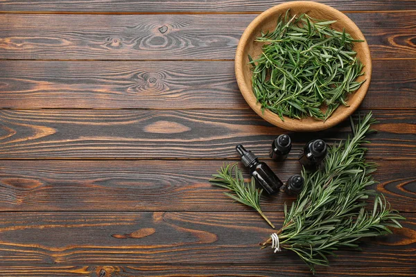 Platte Lay Compositie Met Verse Rozemarijn Houten Tafel Ruimte Voor — Stockfoto