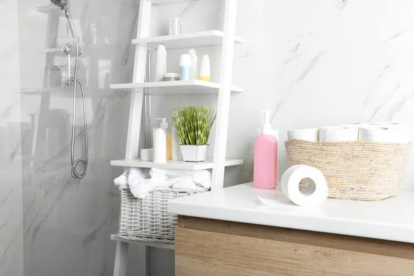 Toilet Paper Rolls Countertop Bathroom — 스톡 사진