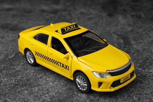 Žluté Taxi Auto Model Šedém Pozadí — Stock fotografie
