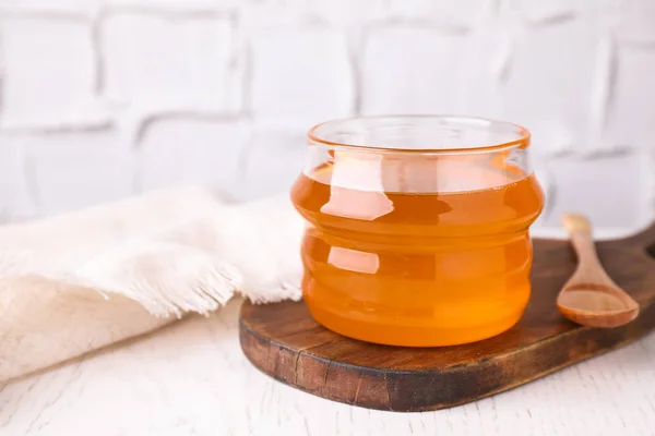 Schmackhafter Aromatischer Honig Auf Weißem Holztisch — Stockfoto