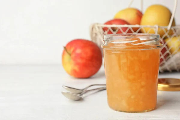 Homemade delicious apple jam on white wooden table. Space for te — Stock Photo, Image