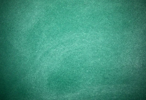 粉笔在绿色的木板上擦去作为背景. 案文的篇幅 — 图库照片